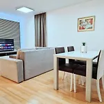 Residence-apartment-giuliano-punta Skala By Interhome פטרצ'אנה
